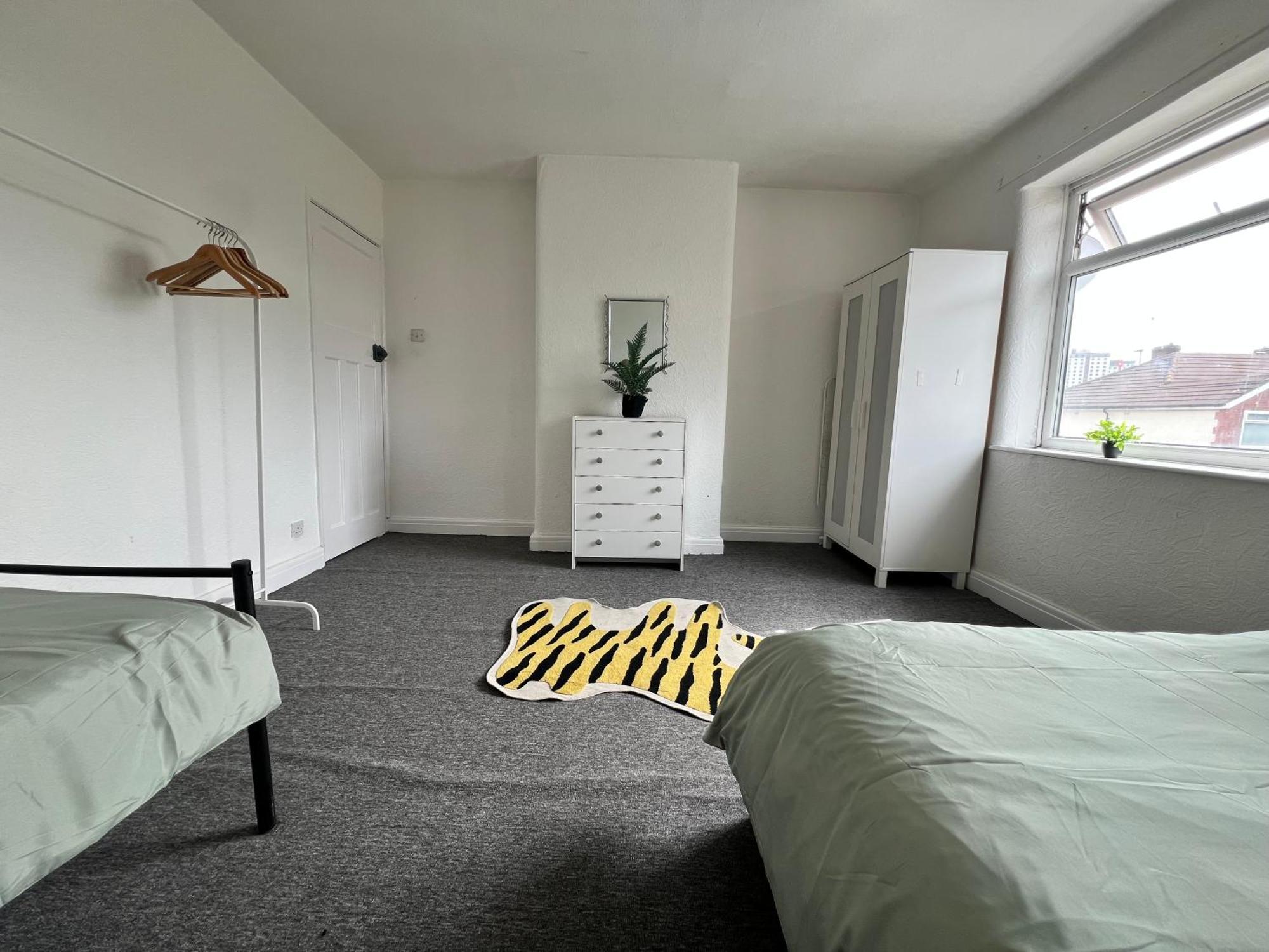 Spacious House Close To With Free Parking * Manchester