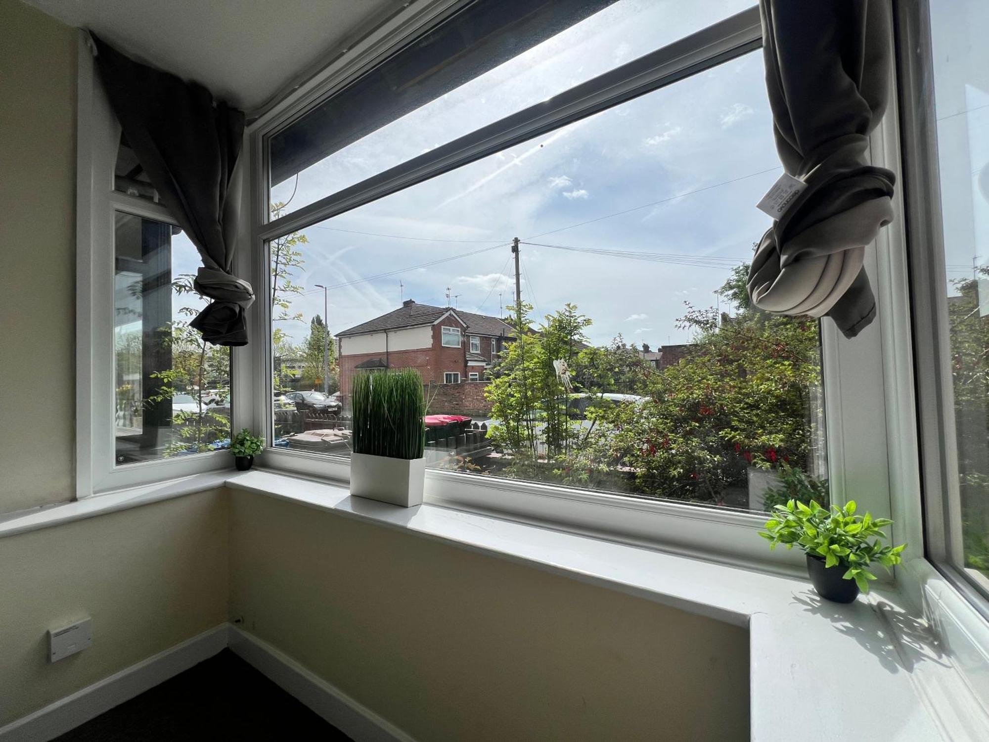 Spacious House Close To With Free Parking Holiday home